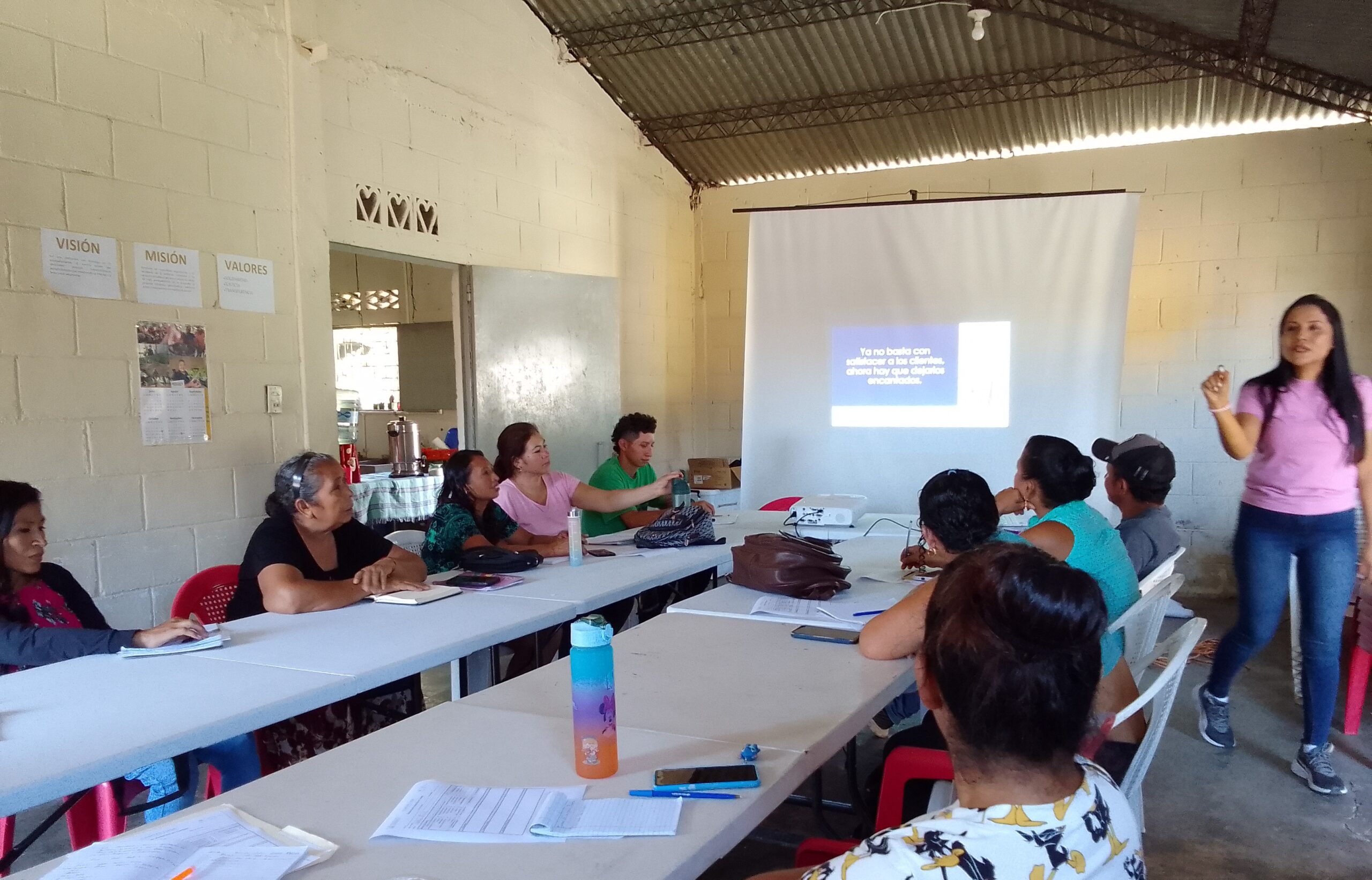 Sesión formativa sobre agroecoloexía con perspectiva de xénero da organización ACPP en El Salvador. Compostela máis Solidaria